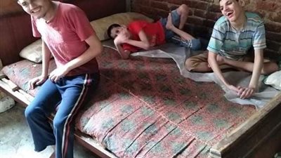 بعد نشرها على السوشيال ميديا.. التضامن تبحث حالة الأشقاء الثلاثة المعاقين