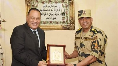 محافظ الشرقية يهنئ قائد قوات الصاعقة بذكرى انتصارات حرب أكتوبر