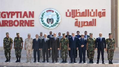 محافظ الشرقية يهنئ قائد قوات المظلات بذكرى انتصارات أكتوبر المجيدة