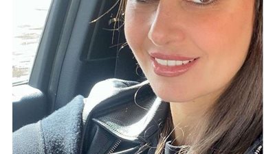 حلا شيحة بدون حجاب.. وشقيقتها 