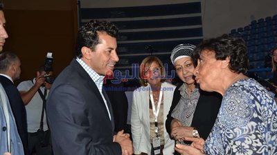 وزير الشباب يفتتح بطولة العالم لرواد السلاح باستاد القاهرة (صور)