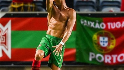 بتسجيله 111 هدفا في 45 منتخبا .. طريق رونالدو لنيل لقب الهداف التاريخي على مستوى المنتخبات | صور