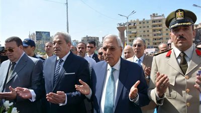 محافظ الدقهلية يضع إكليل الزهور على النصب التذكاري في ذكرى انتصارات أكتوبر