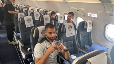 تصفيات كأس العالم 2022.. بعثة مصر تغادر مطار القاهرة استعدادا للجابون