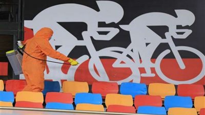 4 مرات يوميا.. استمرار تعقيم مضمار الدراجات في بطولة العالم بالقاهرة