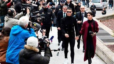 كريستيانو رونالدو يصل إنجلترا للانضمام لمانشستر يونايتد