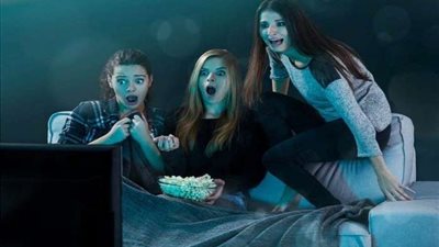 دراسة: مشاهدة الأفلام المفضلة لديك تساعد على ظهور الشيخوخة المبكرة