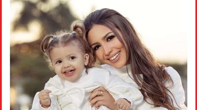 بإطلالة مميزة.. جنات في جلسة تصوير مع ابنتها