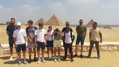 أهرامات الجيزة تستقبل حكام ولاعبي بطولة العالم للناشئين لدراجات المضمار