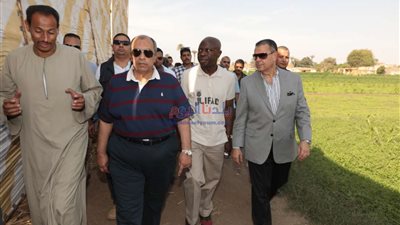 وزير الزراعة ومحافظ بني سويف يتابعان مشروع 