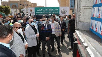 بالصور | محافظ بني سويف يستقبل قافلة 