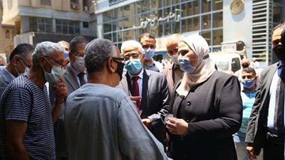 صرف مساعدات مالية عاجلة لعدد من الأسر الأكثر احتياجا بالشرقية