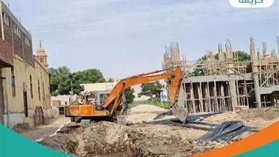 استمرار أعمال حصر العمالة الغير منتظمة وعمالة المقاول بجميع مواقع حياة كريمة بالأقصر