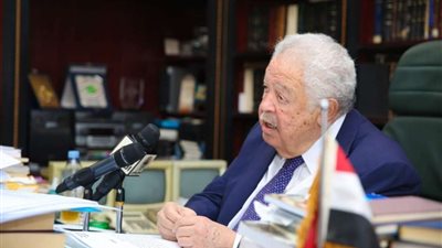 نقيب المحامين يتناول مبدئي «المواجهة بين الخصوم» و«جواز دفع المتهم ببطلان اعتراف متهم أخر»