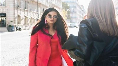 الألوان الزاهية أبرزها.. زينب عبدالعزيز توضح خطوط موضة خريف 2021