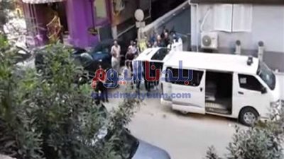 لحظة خروج جثمان طلعت زكريا من مستشفى بدران بالدقي.. 