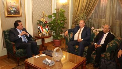 خالد عبد الغفار يلتقي وزير التعليم العالي الفلسطيني