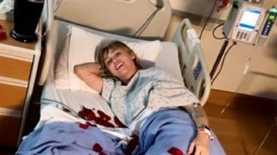 بالصور.. مايلي سايروس تدخل المستشفى لهذا السبب