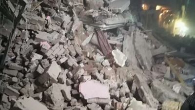 وفاة 5 أشخاص إثر انهيار عقار شبرا الخيمة (صور)