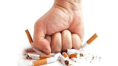 آخرهم طلعت زكريا.. 7 نجوم قتلتهم لعنة التدخين