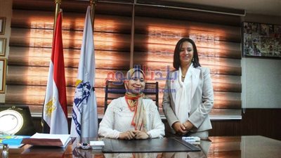 فتاة تتقلد منصب رئيسة القومي للمرأة لمدة يوم (صور)