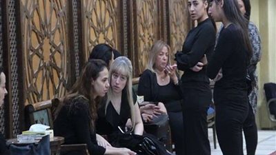 هنا الزاهد الأبرز.. توافد نجوم الفن على عزاء طلعت زكريا (صور)