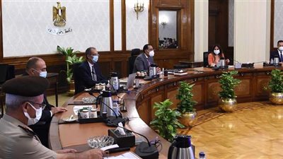 رئيس الوزراء يتابع موقف مشروعات قطاع الاتصالات بالعاصمة الإدارية الجديدة