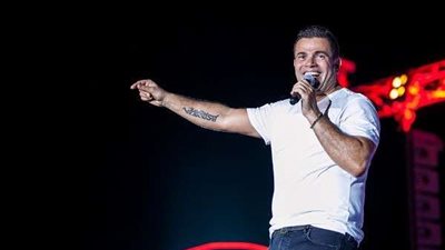 بالفيديو| في عيد ميلاد الهضبة.. استمتع بأبرز 8 أغاني لعمرو دياب