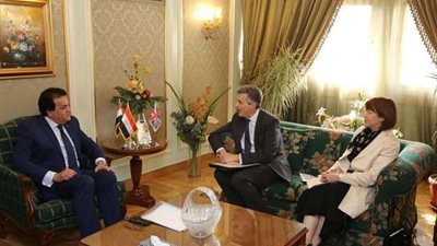 وزير التعليم العالي يبحث آليات التعاون العلمي والبحثي مع السفير البريطاني
