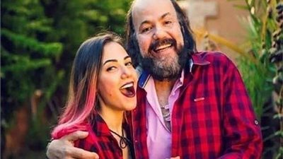 شاهد.. رسالة وداع من إيمي طلعت زكريا لوالدها بعد أيام من وفاته