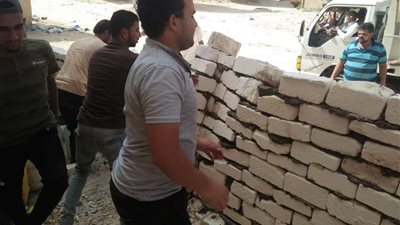 إزالة مبني مخالف قبل إستكماله لغرض ضمه لوحدة سكنية بمطروح