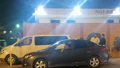 وصول جثمان طارق كامل وزير الاتصالات الأسبق إلى مطار القاهرة