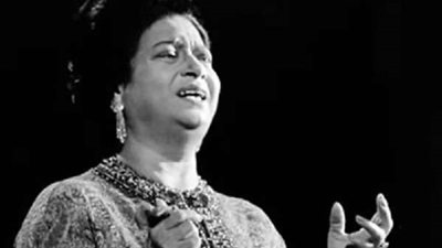 أغرب عادات الفنانين..  بخور أم كلثوم وكاريوكا تهوى التماسيح المحنطة