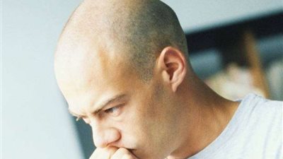 ليس وراثيًا فقط.. دراسة جديدة تكشف سبب غريب للصلع وتساقط الشعر