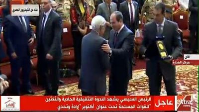 السيسي يكرم الفريق عبد رب النبي حافظ قائد الفرقة 16 مشاة بحرب أكتوبر