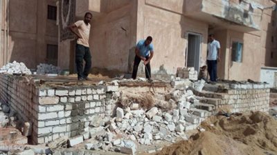 حفاظا على أرواح المواطنين.. حملة لإزالة المباني المخالفة بمطروح