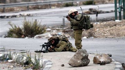 جيش الاحتلال الإسرائيلى يصيب شابا بالرصاص ويزعم إحباط عملية طعن