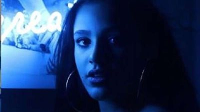 بإطلالة مثيرة.. جنى عمرو دياب تشعل 