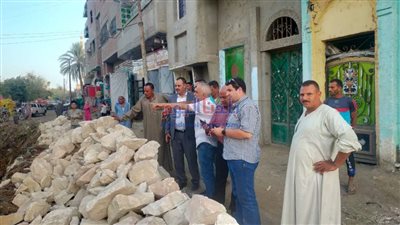 رئيس مركز ببا يتابع سير العمل في المشروع القومي لتبطين وتأهيل الترع