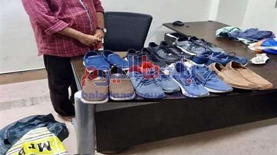 كلها ماركات.. القبض على شخص يسرق أحذية المصلين بالتجمع