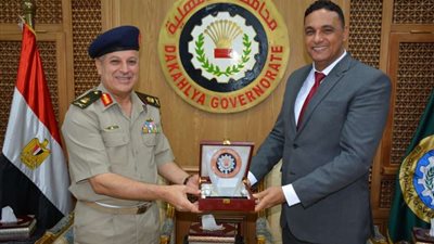 محافظ الدقهلية يلتقي رئيس مجلس إدارة جمعية المحاربين القدماء ومصابي العمليات الحربية