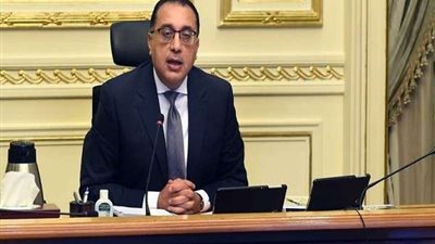 مدبولي يستقبل رئيس حكومة الوحدة الوطنية الليلية بمطار القاهرة