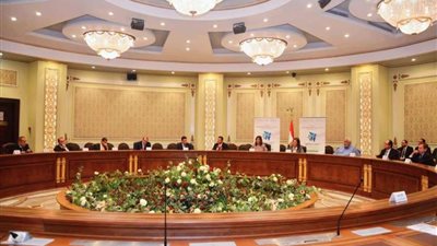 وزيرتا الهجرة والتخطيط تعقدان مائدة مستديرة مع المستثمرين المصريين (صور)