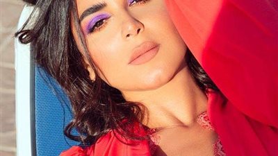 بالصور | رانيا منصور تخطف الأنظار من عطلتها الصيفية