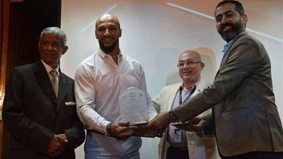 جامعة 6 أكتوبر تكرم كرم جابر