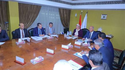 وزيرا النقل والبيئة يتابعان تقييم ومراجعة الوضع البيئي للموانئ البحرية