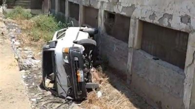 إصابة 9 عمال في حادث إنقلاب سيارة بأطفيح