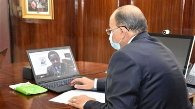 وزير التنمية المحلية يعقد اجتماعا مع رئيس اتحاد مجالس ومدن الكاميرون