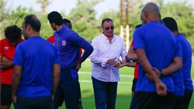 محمود الخطيب يفاجئ لاعبي الأهلي قبل قمة الزمالك