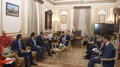 الخشت يناقش الإعداد لنموذج محاكاة المؤتمر الدولى لمكافحة الفساد